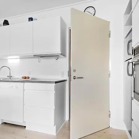 Bad, Lejl 9 Фанё