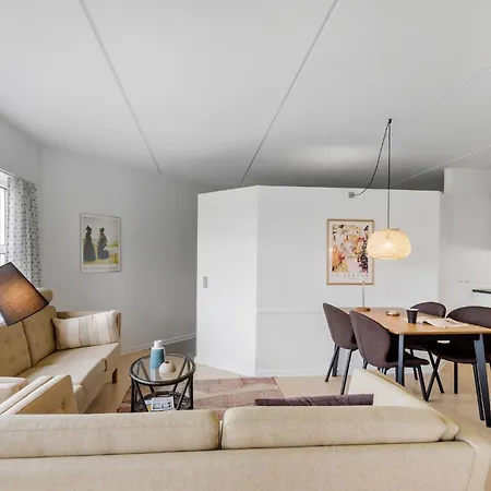 Apartment Bad, Lejl, 9